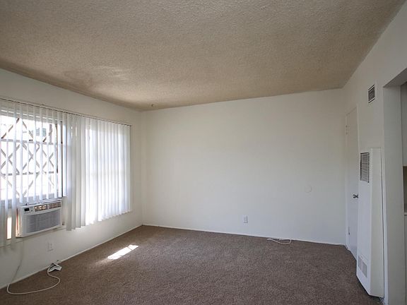 5th image of 703 E Villa St APT 9