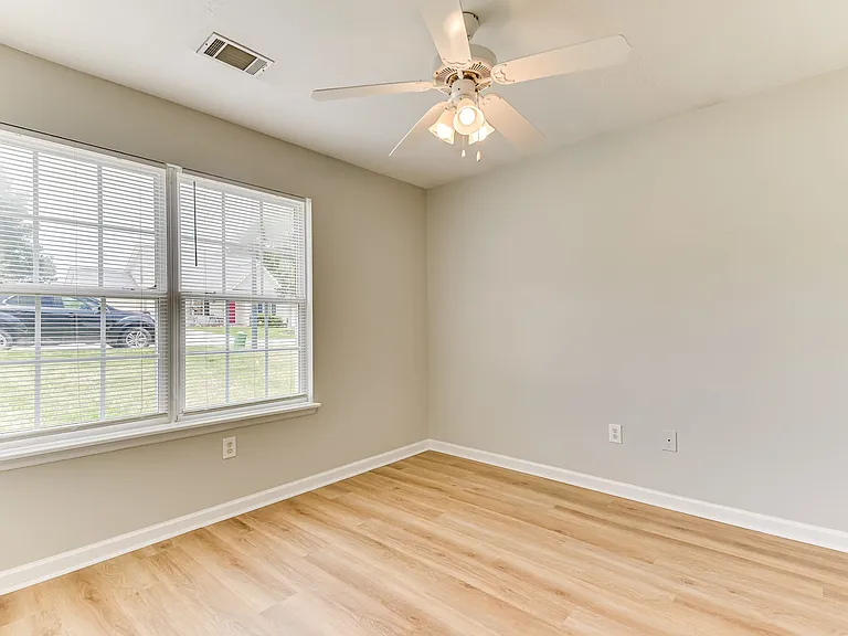 1955 Shoreline Dr — Photo 26