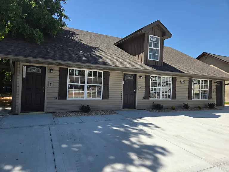 526 Gillham St — Photo 2