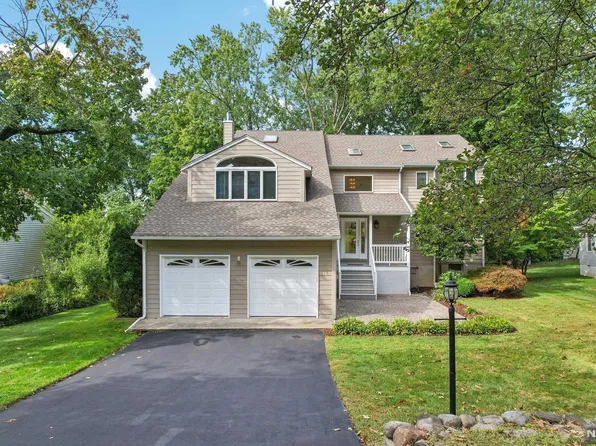 116 Oweno Rd, Mahwah, NJ 07430