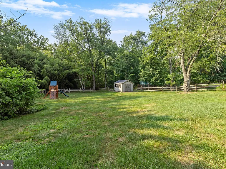 1621 Clearview Ave — Photo 31