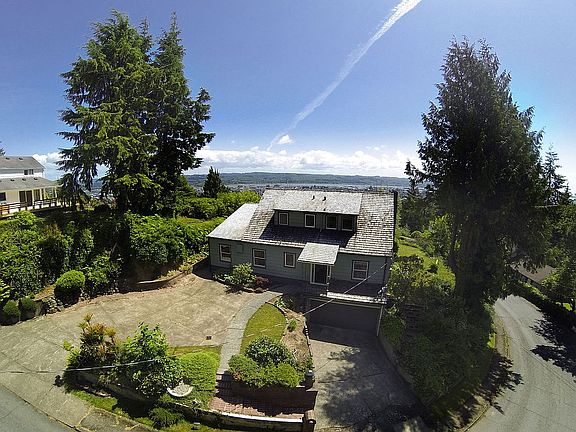2nd image of 1272 Bel Aire Ave