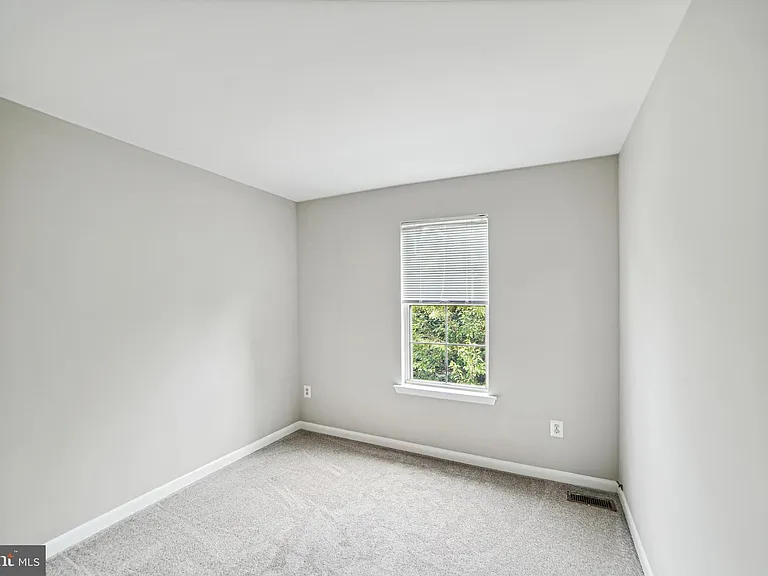 19 Harbor Tree Ct — Photo 7