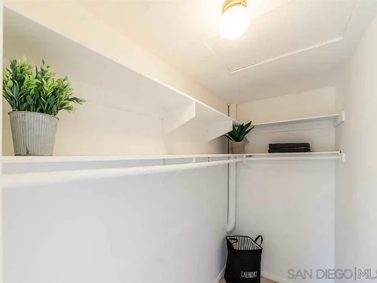 1095 Regal Rd — Photo 22