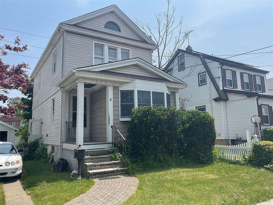 235 Cochran Pl Valley Stream, NY, 11581 Apartments for Rent Zillow