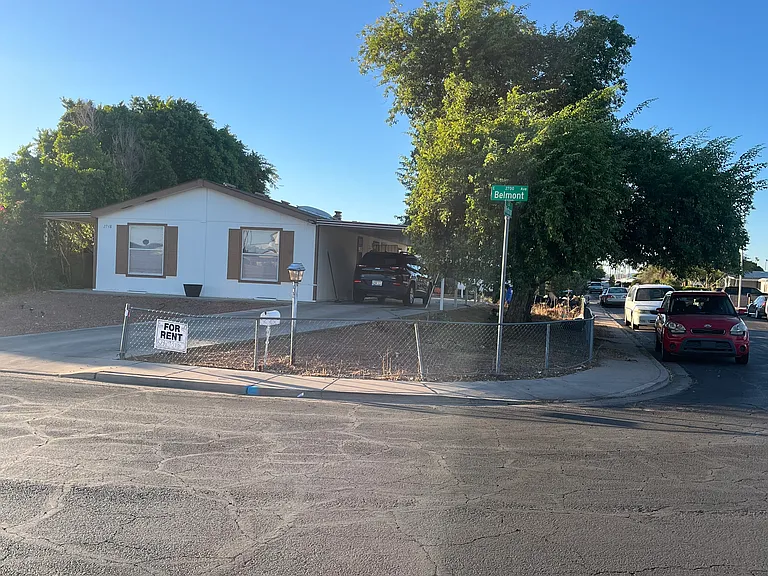 2748 E Belmont Ave — Photo 8