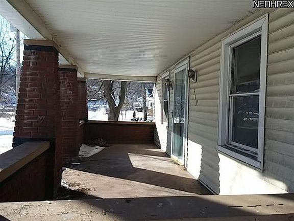 3rd image of 519 Parkdale Dr