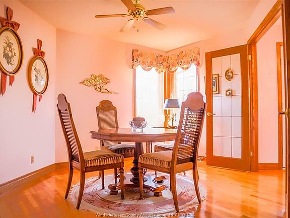 5th image of 3028 Aurelia Cres