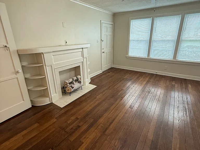 5823 Cantrell Rd — Photo 9