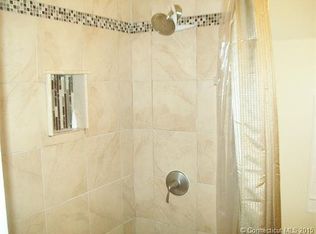 55 Fairmount St, Norwich, CT 06360