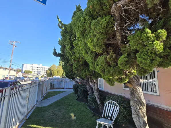 11132 Stockwell Dr #B, Lynwood, CA 90262