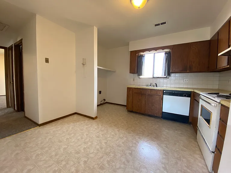 1916 Meadow Dr #1 — Photo 4