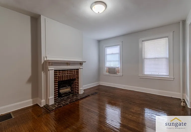 348 E University Pkwy — Photo 10