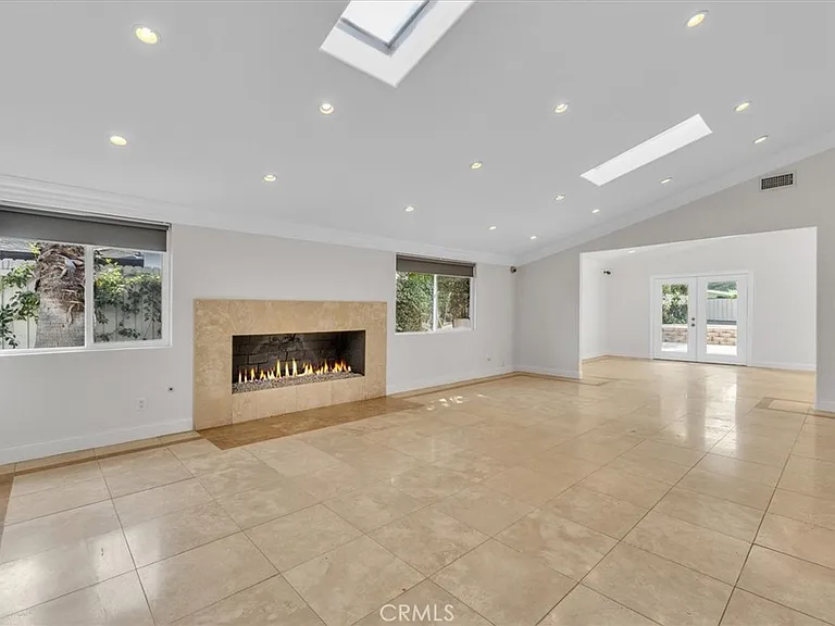6201 Corbin Ave — Photo 10
