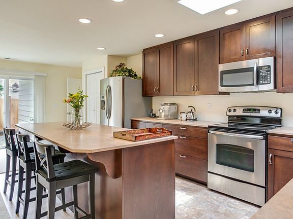 4th image of 2614 126th Ave NE