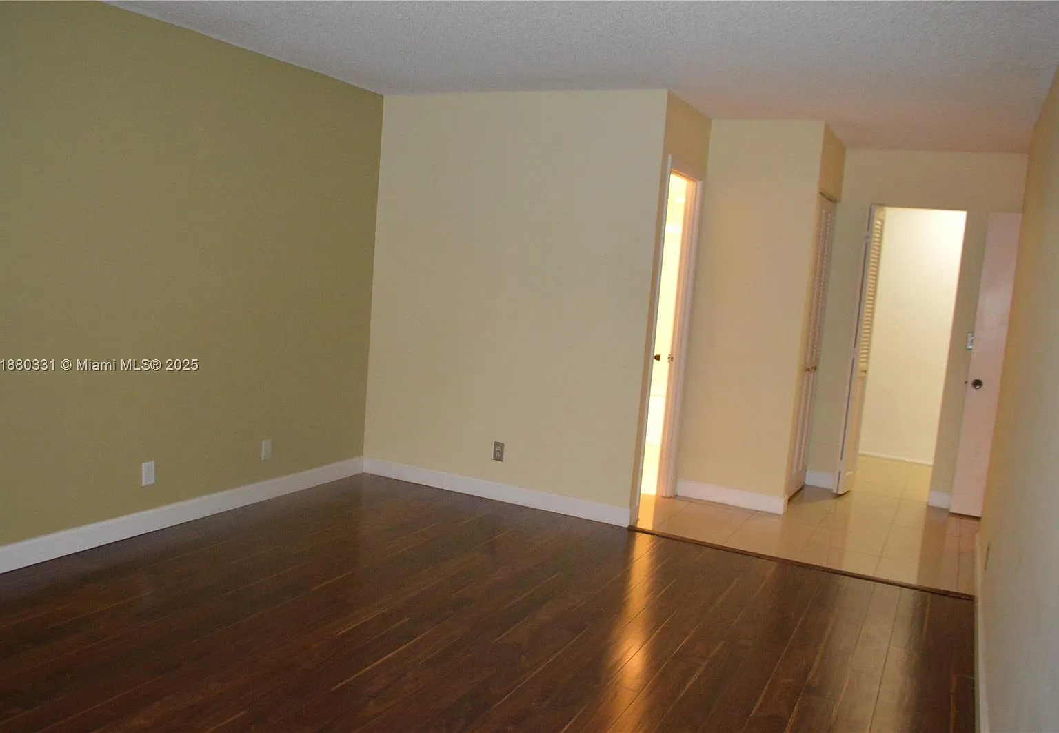 2 bed, 1150 sqft, $2,400 — Photo 4