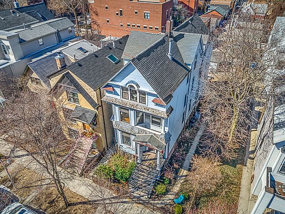 2nd image of 3244 N Lakewood Ave