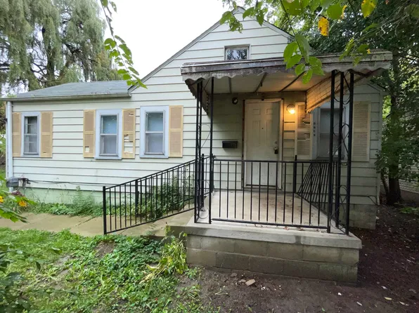 1702 Newcombe St, Flint, MI 48506
