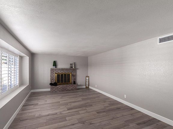 3rd image of 8325 W Clarendon Ave