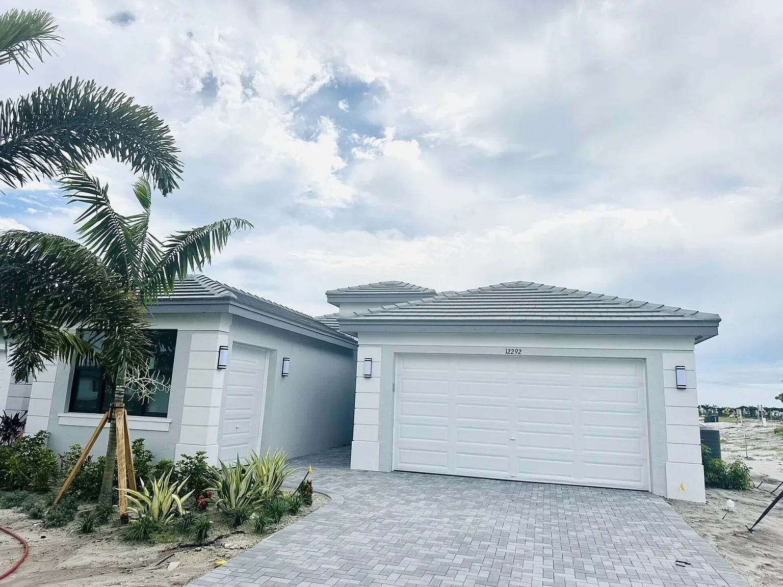 4 bed, 3.0 bath, 2352 sqft, $4,300 — Photo 2
