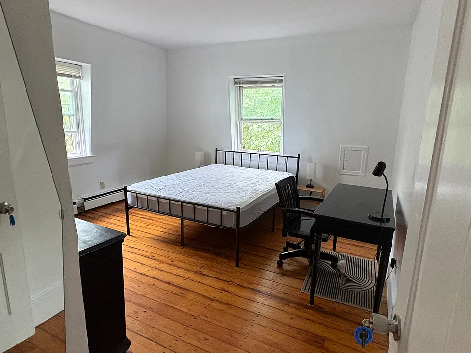 211 Williams St #4