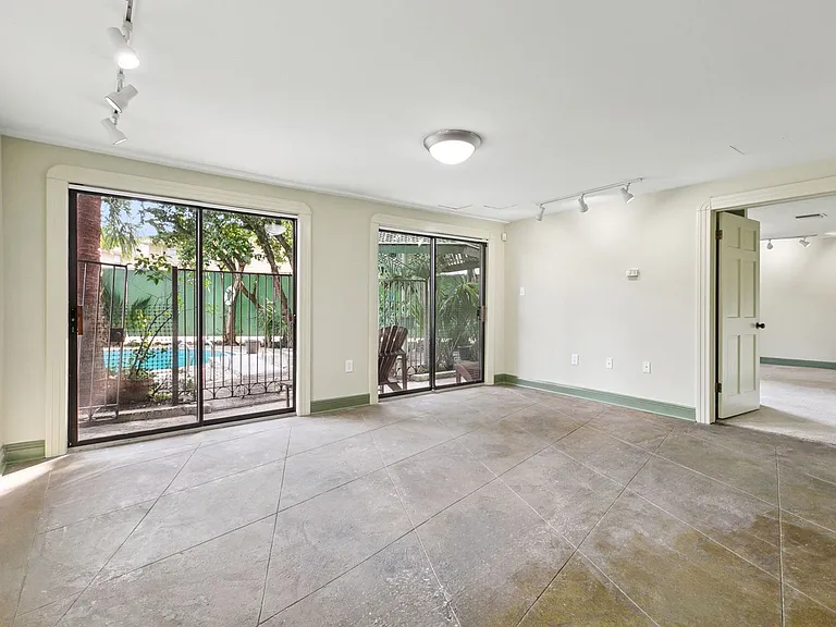 309 Opal St — Photo 3