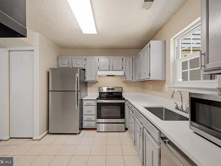 16 Meadowside Ct — Photo 23
