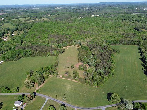 3rd image of 2556 Rock Cliff Rd
