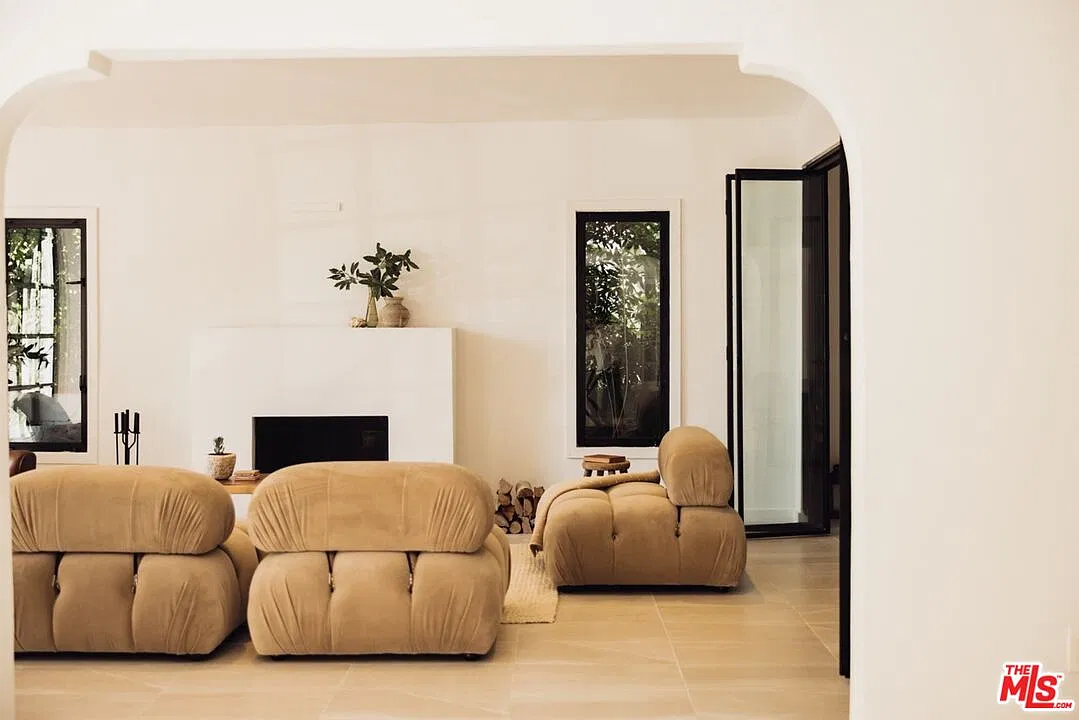 2 bed, 1.5 bath, 1550 sqft, $7,950 — Photo 1