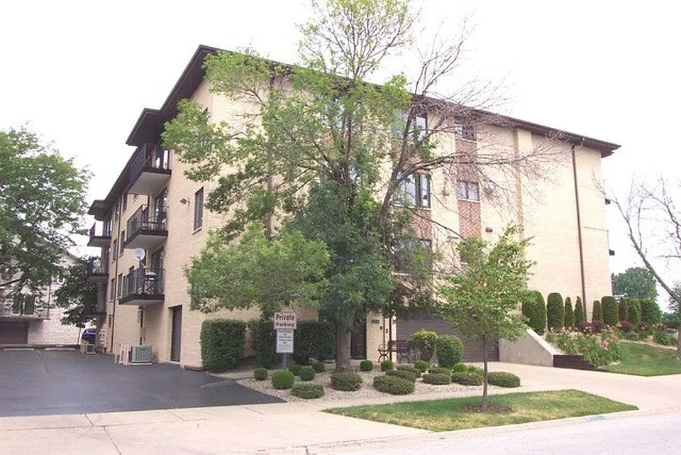 4500 W 93rd St APT 2C photo 1