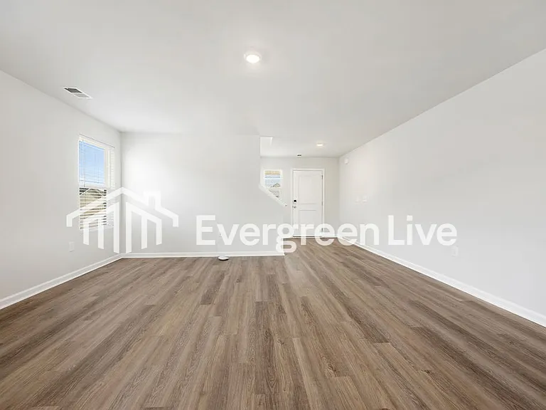 1005 Kinness Dr — Photo 11