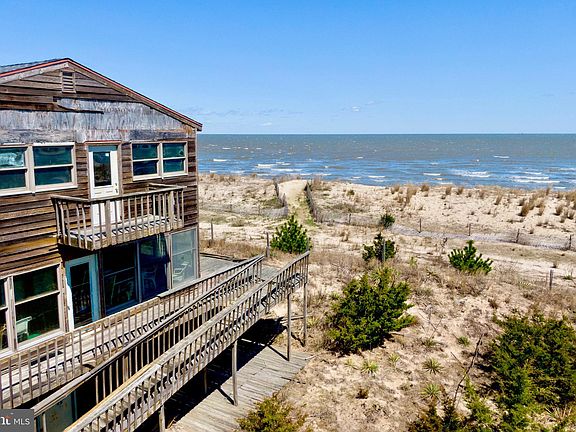 3rd image of 2810 S Bay Shore Dr