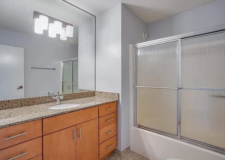 1660 N Prospect Ave #605 — Photo 10