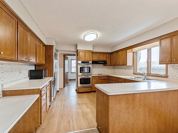 4th image of 1525 Columbine Dr