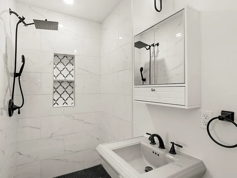 239 E Bledsoe St — Photo 38