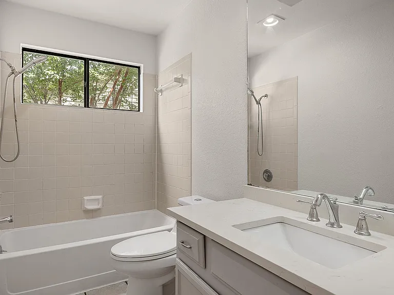 8905 Bridgewood Trl — Photo 26