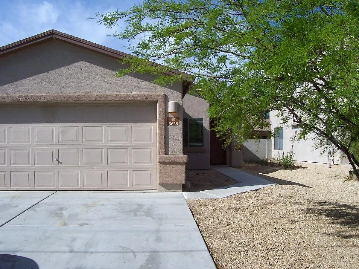 3 bed, 1131 sqft, $1,725 — Photo 1