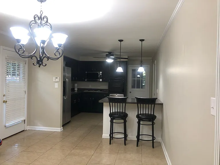 2169 Crestwood Dr — Photo 2