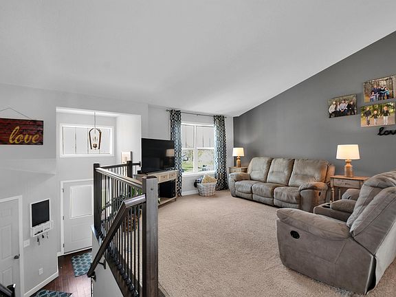 3rd image of 26 Robinson Dr