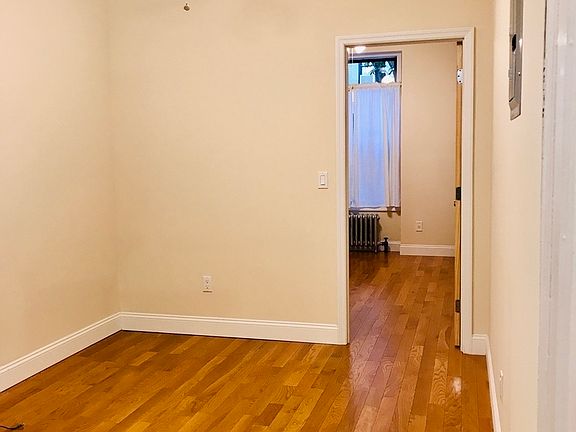 3rd image of 321 E 85th St APT 1A