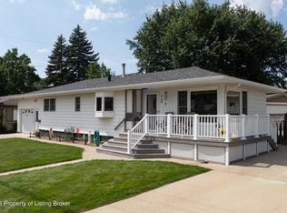 720 Fairway St, Dickinson, ND 58601
