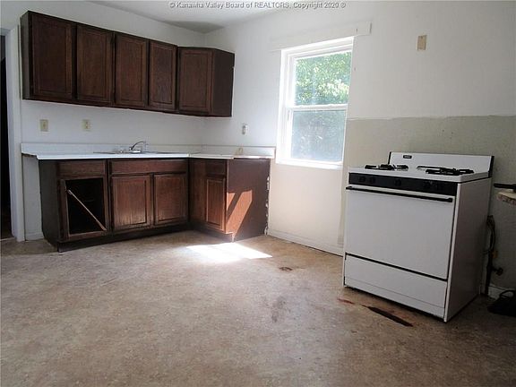 4th image of 144 Wertz Ave