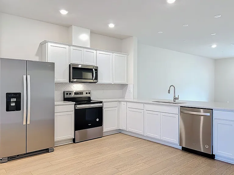 431 Meadowland Point — Photo 12