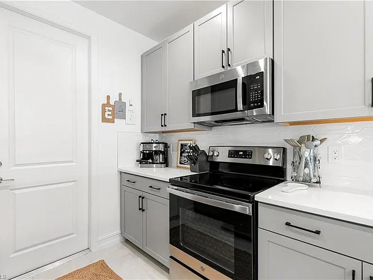 7578 Rockefeller Dr — Photo 11
