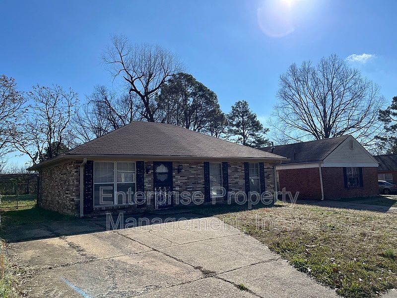 1st image of 3682 Skylark Dr