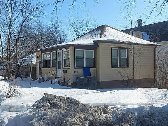 3rd image of 318 Winnipeg Ave