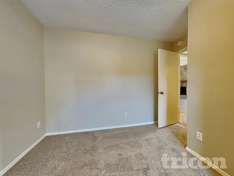 606 Radnor Ln — Photo 12