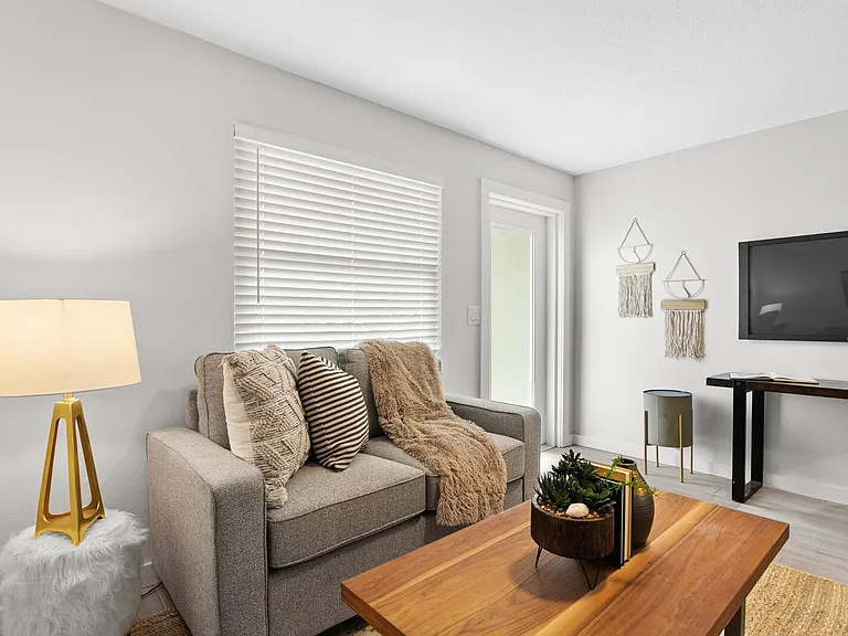 4904 W Lancaster St #4 — Photo 3