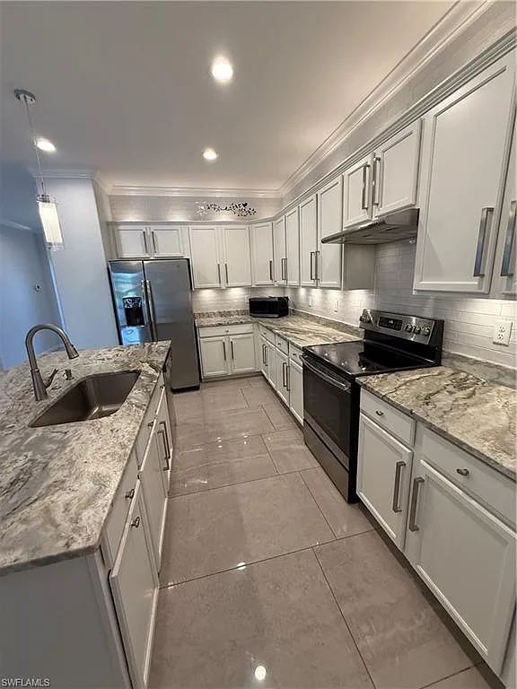4 bed, 3.0 bath, 2032 sqft, $3,800 — Photo 2
