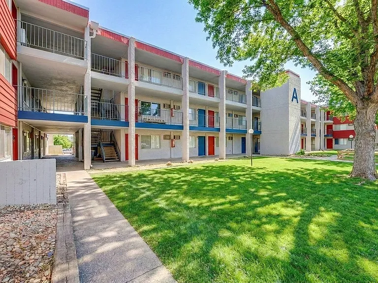 Sunstone Apartments — Photo 1